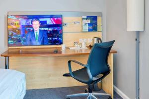 Standard Twin Room with Free Hot Breakfast room in Holiday Inn Express Hull City Centre an IHG Hotel