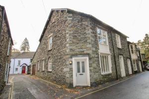Old Bakers Cottage ground floor apartment centrally located in Grasmere with patio area