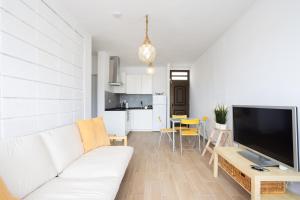 Home2Book Sunlit Apt, Pool & Terrace, Las Américas