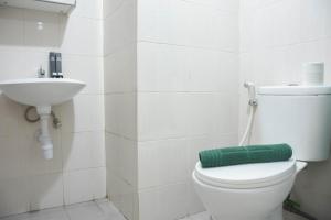 Comfort and Homey Studio at Amethyst Apartment By Travelio