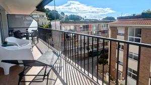 Apartamento completo con terraza y parking