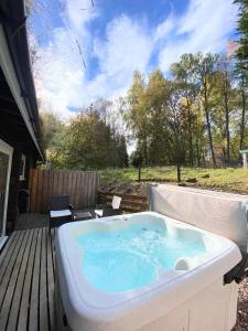 Kaoglen-Blossom-Hot tub-Cairngorms-Pet Friendly