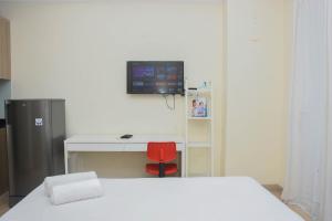 Great Deal and Cozy Studio Menteng Park Apartment By Travelio