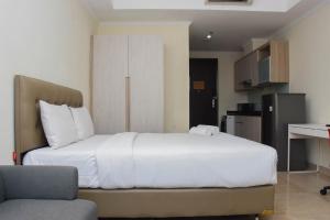 Great Deal and Cozy Studio Menteng Park Apartment By Travelio