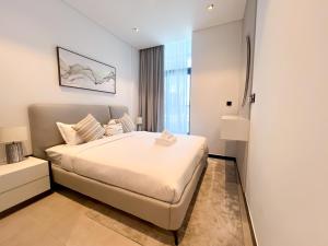 Chic 1-Bedroom with Epic Burj Khalifa Views