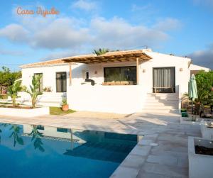 Casa Jujube Modern Villa with Pool, Walk to Beach