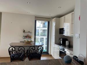 Lovely 2 bedroom apartment with free parking