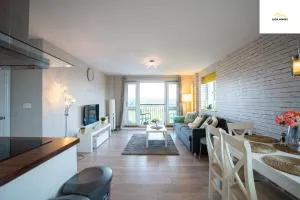 Penthouse Views Sleeps 6 wParking - 卡弗沙姆