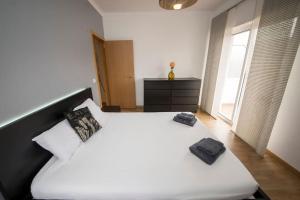 Ocean Avenue Apt, beach, surf, golf, sunsets,walks