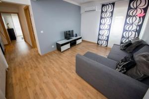 Ocean Avenue Apt, beach, surf, golf, sunsets,walks