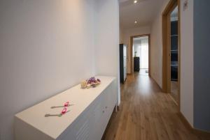 Ocean Avenue Apt, beach, surf, golf, sunsets,walks