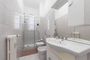 Free Private parking - 5 min to Metro - Access Control Guard - Quiet