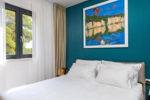 ADRIAN LUXURY 5 Star