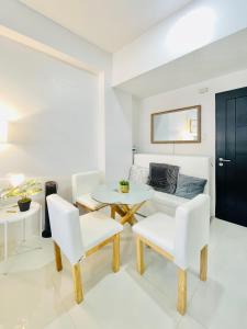 WV 17 Sleek & Trendy Studio with Bunk Bed