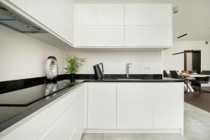 Modern Apartment with SmartTV & WiFi by Noclegi Renters