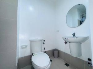 Relaxing Hideaway w Balcony Views at Cool Suites