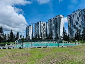 Relaxing Hideaway w Balcony Views at Cool Suites