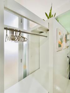 WV 16 Minimalist Zen Studio