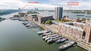 Boat suite - A Unique Houseboat Stay in Amsterdam