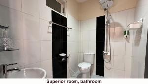 Zoé’s Paradise Waterfront Hotel