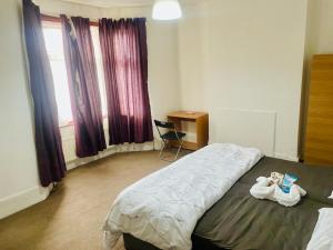Spacious Room near central london