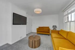 45b Kings road - delightful 2 bed apartment with free parking! - Westley