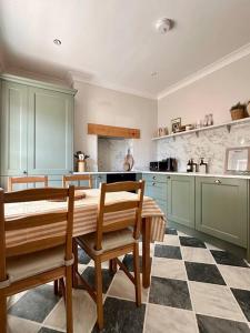 Charming Townhouse Retreat