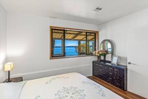 4BR waterfront home with beach access and views