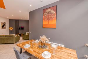 Stylish 3-Bedroom Flat Near Brighton Beach and Iconic Lanes