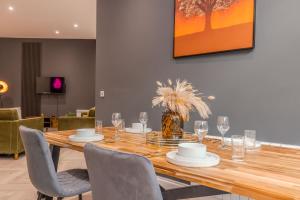 Stylish 3-Bedroom Flat Near Brighton Beach and Iconic Lanes