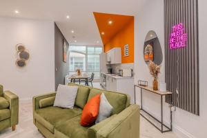 Stylish 3-Bedroom Flat Near Brighton Beach and Iconic Lanes