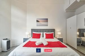 Last-Minute Reserve l Sleeps Up to 4 Guests l Flat 1 l One-Bedroom Apartment with King Bed and High Ceilings Near Camden by Live London Short Lets & Serviced Accommodation