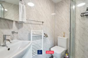Last-Minute Reserve l Sleeps Up to 4 Guests l Flat 1 l One-Bedroom Apartment with King Bed and High Ceilings Near Camden by Live London Short Lets & Serviced Accommodation
