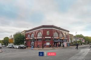 Last-Minute Reserve l Sleeps Up to 4 Guests l Flat 1 l One-Bedroom Apartment with King Bed and High Ceilings Near Camden by Live London Short Lets & Serviced Accommodation