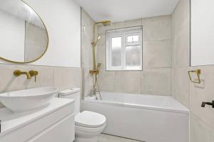 Luxury Ground Floor Flat FREE Parking With Private Garden by E&L Homes