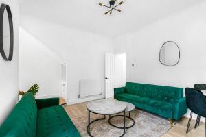 Luxury Ground Floor Flat FREE Parking With Private Garden by E&L Homes