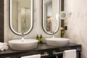 Hotels La Clef Tour Eiffel Paris by The Crest Collection : Chambre Supérieure