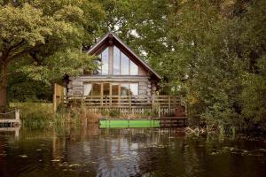Alder Lodge with Hot-tub