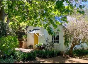 Yellowwoods Farm - POOL COTTAGE (self-catering) - Curryʼs Post