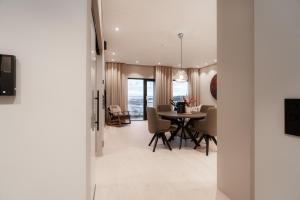 Luxury penthouse apt with amazing views