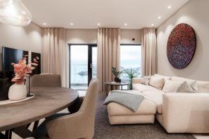 Luxury penthouse apt with amazing views