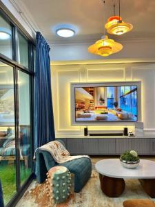 Dopamine Penthouse with Private Pool