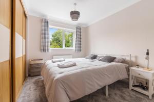 Modern Serenity in Langley Vale