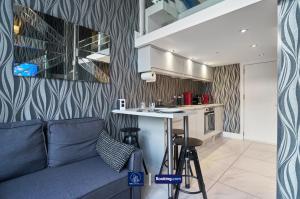 Last-Minute Grabs l Sleeps Up to 3 l Spectacular Studio Apartment by Live London Short Lets & Serviced Accommodation