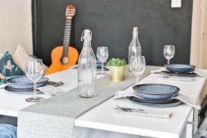 Steps from stadium with parking & fantastic transport Links!