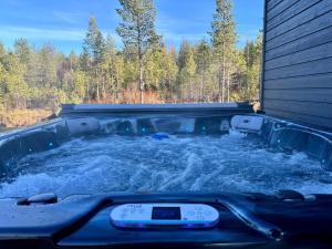 Villa Polar Lights with Jacuzzi by BookLapland