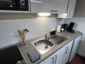 Appartements L-essentiel, studio tout equipe : photos des chambres