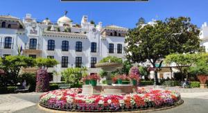 Impressive apartment with 3 bedrooms metres from the beach