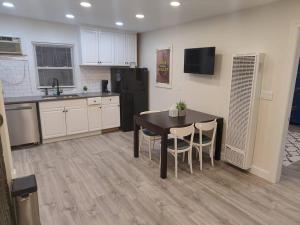 Cozy Corner Charming 1BR with WiFi