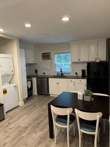 Cozy Corner Charming 1BR with WiFi